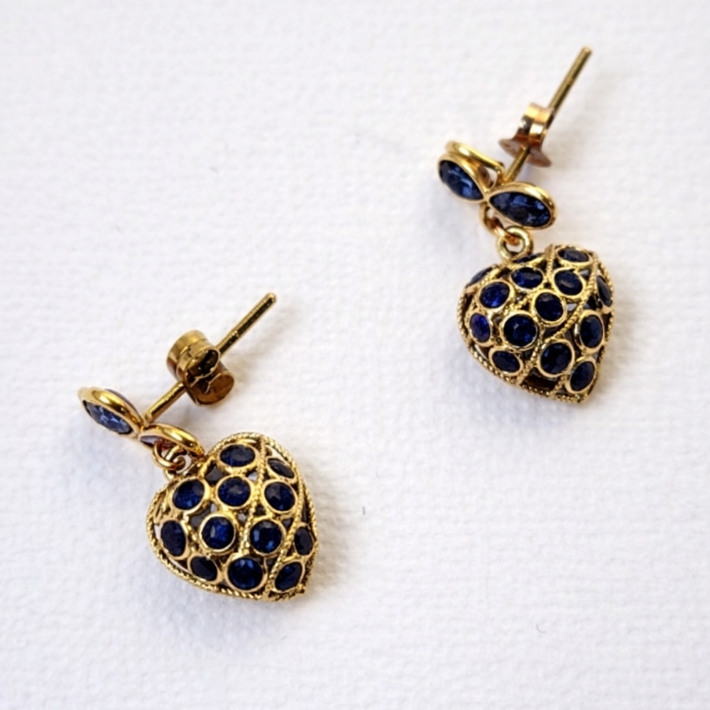 1981c Solid 18k Blue Sapphire Gold Filigree Puffy Heart Drop Earrings 80's